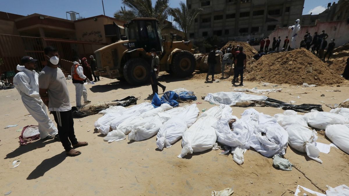 OSN vyšetřuje zprávy o nálezu masových hrobů u nemocnic v Gaze